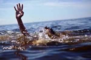В Феодосии чуть не утонула женщина