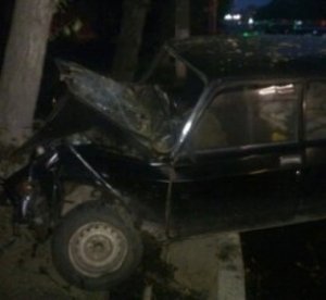 В Ночное Время в селе в Крыму в столкновении машины с деревом погибли три человека