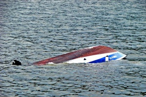 В море на западе Крыма перевернулась лодка: один мужчина утонул