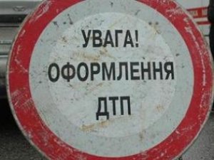 Легковушка впечаталась в дерево в Крыму: три трупа