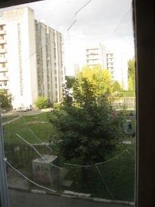 В общежитии ТНУ футболисты бьют стекла, заставляя студенток мерзнуть