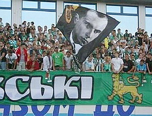 ФК «Карпаты»: Флаг УПА стал официальным символом клуба