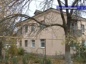 Жители п.г.т. Нижнегорский жалуются на то, что в их доме ремонта не было уже 60 лет
