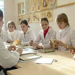 Два медицинских вуза пообещали отправлять выпускников в Керчь