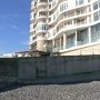 Власти Ялты пообещали добиться сноса бетонного забора на пляже