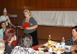 Пожилые жители ж/д района Симферополя в рамках акции «Милосердие» получают благотворительную помощь