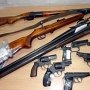 Крымчан просят добровольно сдать оружие