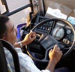 Водителей автобусов в Ялте решили обучить этикету и одеть в одинаковую форму