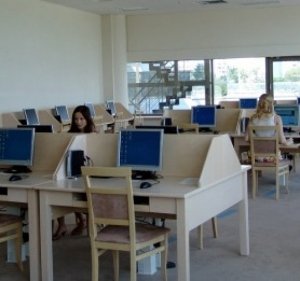 Евпатория получила оборудование на два Интернет-центра в библиотеках