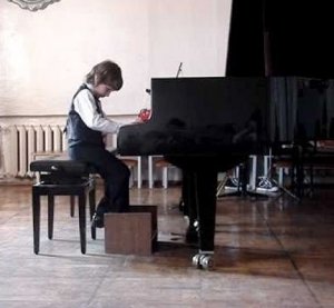 Завтра в Столице Крыма начинается конкурс молодых пианистов
