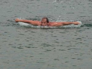 Севастопольский рекордсмен совершил заплыв за мир в Сирии