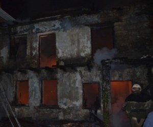 В Севастополе сгорели закусочная и дом