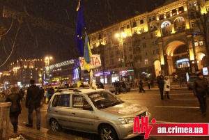 На Евромайдане в Киеве протестует автомобилист из Ялты