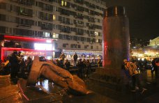 Президиум ВР АР КРЫМ назвал снос памятника Ленину варварством