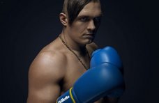 Крымский боксер досрочно победил колумбийца