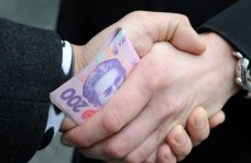 В Крыму экоинспектор попался на получении 2 тыс. гривен. взятки