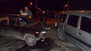 В Евпатории иномарка не пропустила ВАЗ: пострадала девушка
