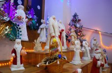 В Евпатории открыли выставку новогодних открыток и игрушек