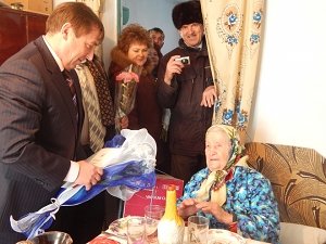100-летняя жительница Крыма получила поздравление от Президента Украины