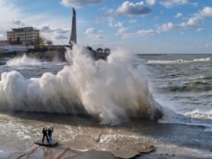 В Крыму снова штормит