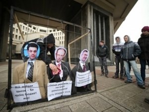 Акцию против оппозиционеров устроили в Столице Крыма