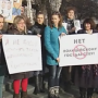 Симферопольские журналисты и активисты вышли на пикет, чтобы защитить свои права