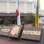 В крымской автономии в Столице Крыма открыли памятный знак в Сквере Республики