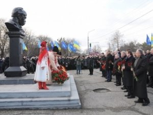 В Крыму возложили цветы в честь дня Соборности Украины