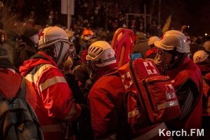Силовики в Киеве избивают медиков, — волонтеры Красного креста