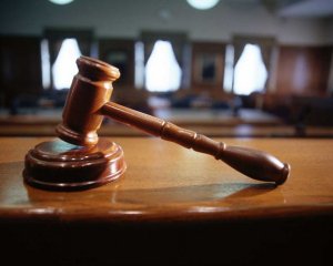 Крымского судью за взятку в 5 тыс. доларов приговорили к пяти годам