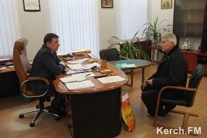 Начальнику милиции Керчи пожаловались на фирму оконщиков