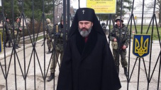 Архиепископ пришел на помощь блокированной в Крыму воинской части