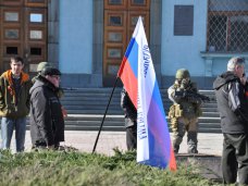 Здание Совета Министров в Столице Крыма охраняют военные