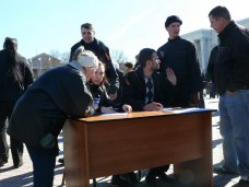 В Столице Крыма начали записывать в народное ополчение