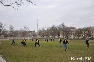Керченские морпехи сыграли в футбол с российскими военными