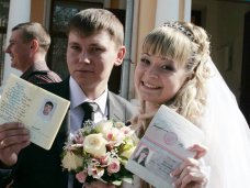 В Столице Крыма зарегистрировали брак россиянка и крымчанин