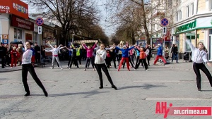 Флешмоб в Столице Крыма поставили на службу здоровью