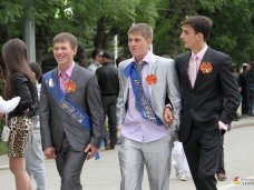 В этом году школьники Крыма получат вместо медалей нагрудные знаки