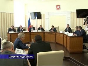 Губернаторы российских областей прибыли в Крым
