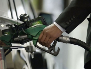 Аксенов: Цены на бензин снизят в ближайшее время