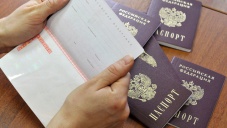 Жителям Крыма раздали 90 тыс. российских паспортов