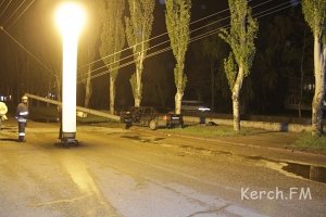 В Керчи иномарка сбила троллейбусную опору, погиб человек