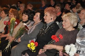 В Керчи мэр города наградил ветеранов педагогического труда