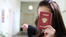 Половине выпускников школ Крыма выдали российские паспорта