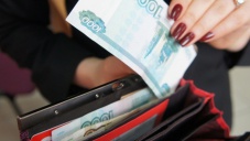 Зарплату бюджетникам в Крыму решили поднять до 37 тыс. рублей