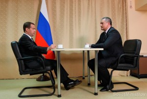 Аксенов рассказал Медведеву, что Украина не пускает в Крым туристов