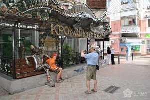В Ялте появился памятник Графский крокодил