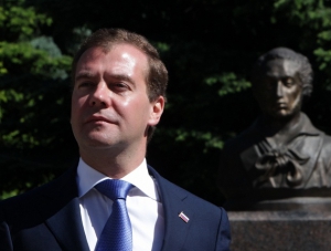 Медведев поздравил россиян с Днем русского языка