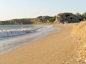 Пляжи Керчи уберут за 77 тысяч рублей