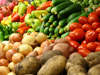 Снизить цены на овощи и фрукты помогут ярмарки и выездная торговля